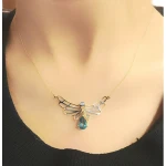 Tropfen Blauer Topasstein mit Diamant Flügel der Kraft Kette Tropfen Blauer Topasstein mit Diamant Flügel der Kraft Kette