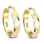 Gelbgold Pyramidenmuster Moderner Ehering mit Diamanten Herren Modell Gelbgold Pyramidenmuster Moderner Ehering mit Diamanten Herren Modell