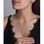 Goldkette mit Tropfenförmigem Blauem Topas Goldkette mit Tropfenförmigem Blauem Topas
