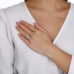 0,34 Karat Charmy Diamantring mit Baguette 0,34 Karat Charmy Diamantring mit Baguette