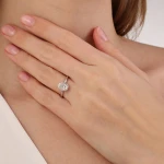 L’oval 0,90 Karat Solitär Diamantring mit internationalem Zertifikat