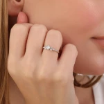 L’oval 0,38 Karat Ovaler Solitär Diamantring L’oval 0,38 Karat Ovaler Solitär Diamantring