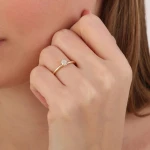 L’oval 0,52 Karat Ovaler Solitär Diamantring mit internationalem Zertifikat L’oval 0,52 Karat Ovaler Solitär Diamantring mit internationalem Zertifikat