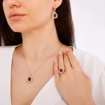 Tropfenförmige Rubin-Diamantkette Tropfenförmige Rubin-Diamantkette