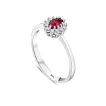 Ovaler Rubin-Diamantring Ovaler Rubin-Diamantring