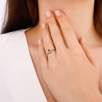 Ovaler Rubin-Diamantring Ovaler Rubin-Diamantring