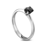 Ovaler schwarzer Diamant Solitärring Ovaler schwarzer Diamant Solitärring