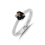 Ovaler Schwarzer Diamantring