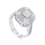Mit Diamanten besetzter Baguette Ring