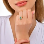 Mit Diamanten besetzter Tropfen Smaragd Ring Mit Diamanten besetzter Tropfen Smaragd Ring