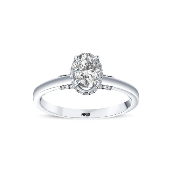 L’oval 0,82 Karat Ovaler Solitär Diamantring mit internationalem Zertifikat