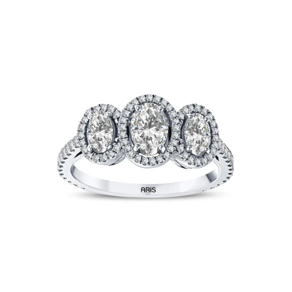 L’oval 1,18 Karat Ovaler Tria Diamantring