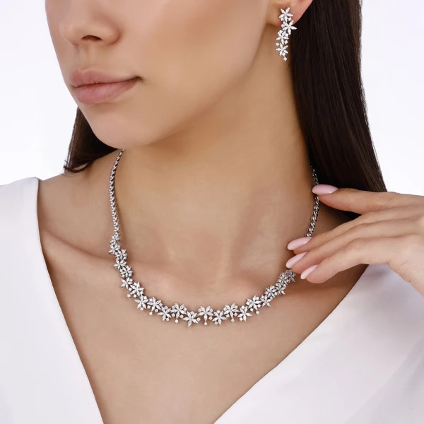 Blumen-Diamantcollier