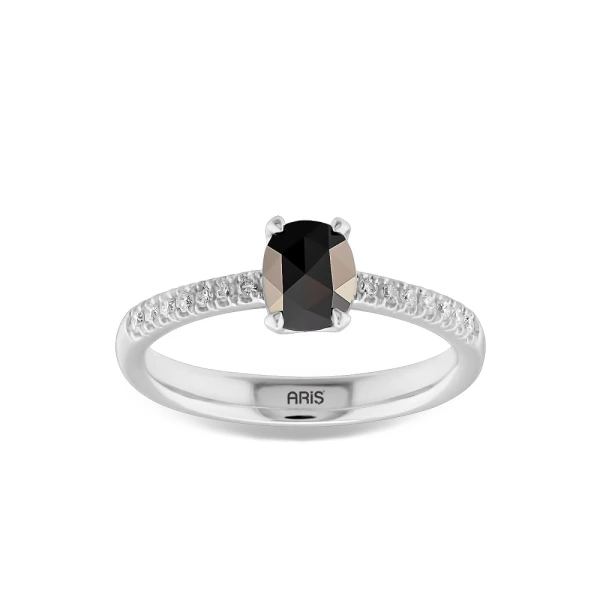 Ovaler Schwarzer Diamantring